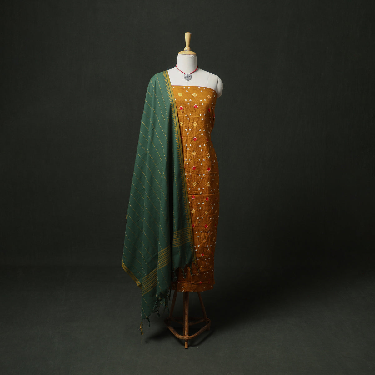 Bandhani Cotton Unstitched Dress Material: Kurta & Dupatta with Jewellery 17