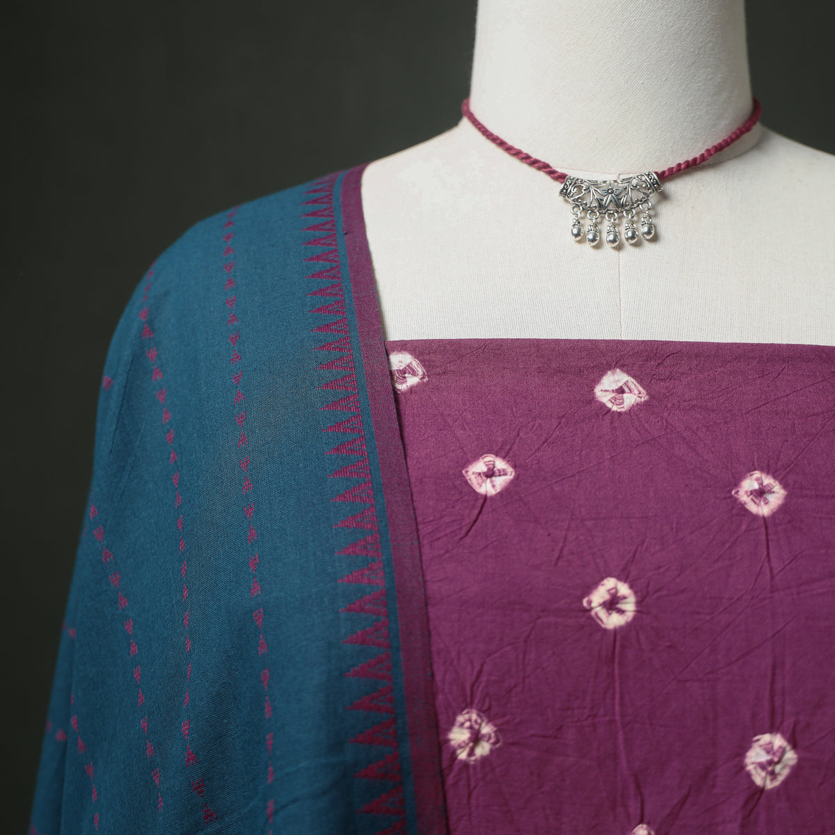 Bandhani Cotton Unstitched Dress Material: Kurta & Dupatta with Jewellery 18