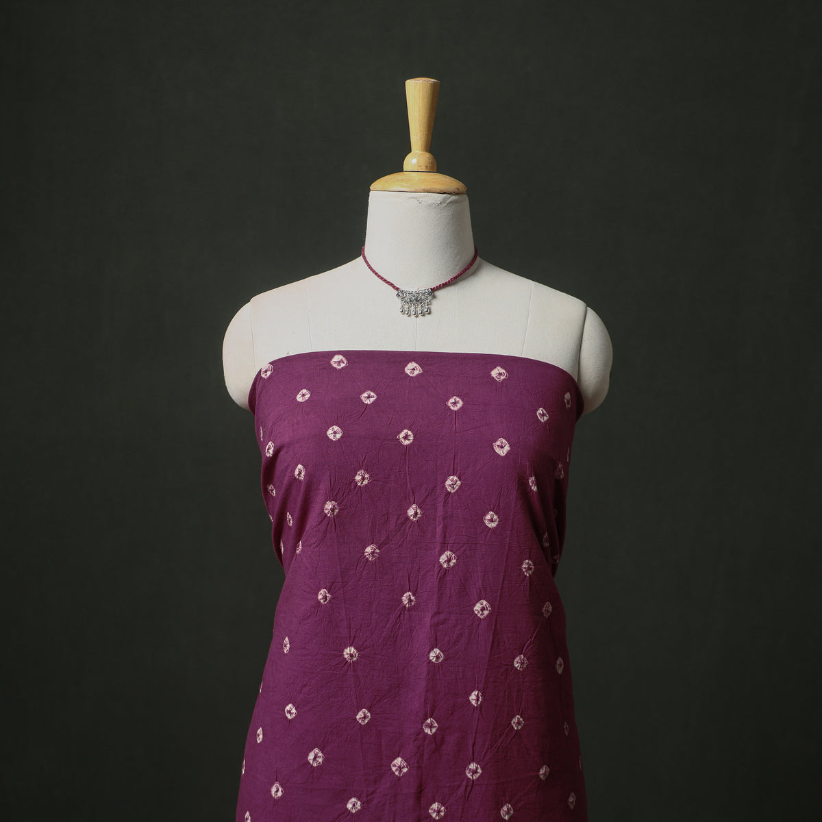 Bandhani Cotton Unstitched Dress Material: Kurta & Dupatta with Jewellery 18