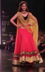 How to carry your handmade dupatta - 10 best ways!