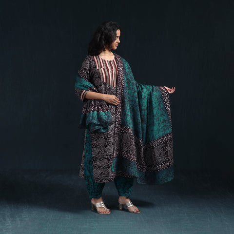 Hand batik cotton suit set with dupatta for women 13