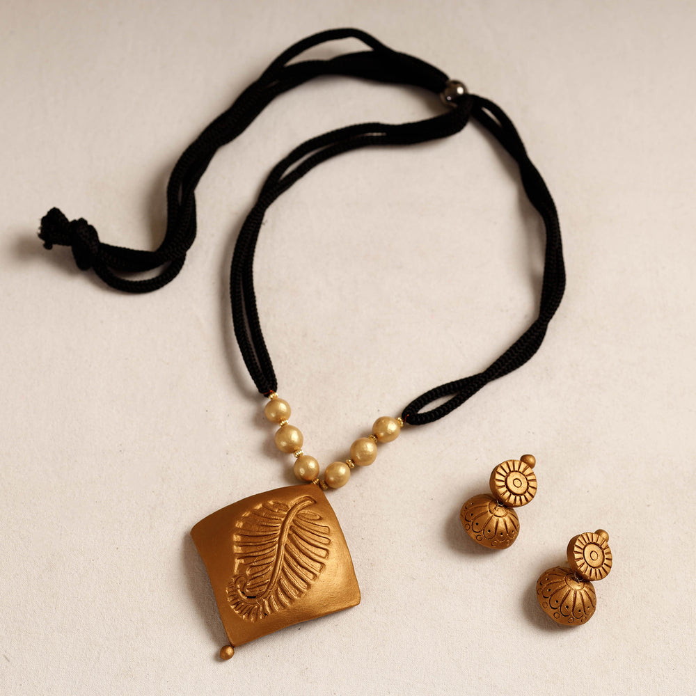 handpainted terracotta necklace set