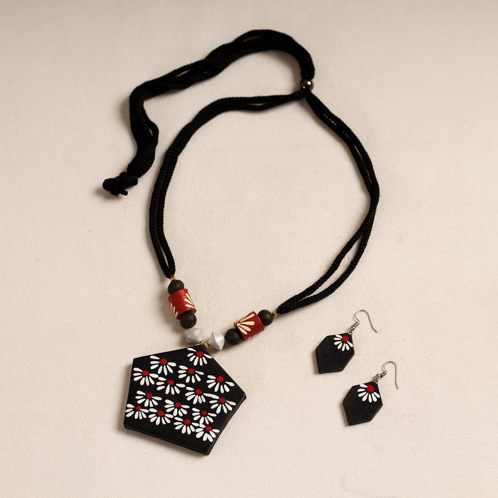 handpainted terracotta necklace set