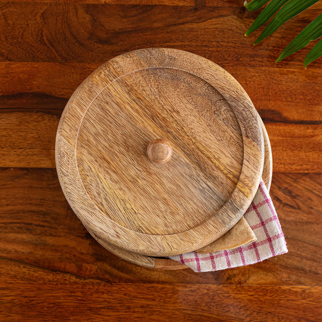 Patched' Handcarved Chapati Box With Lid In Mango Wood (7.9 Inch, 1060 ml)