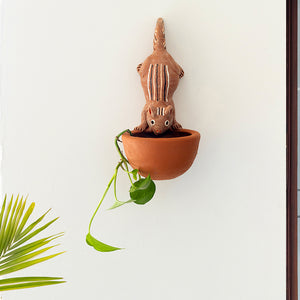 Squeaking Squirrel' Wall Planter Pot In Terracotta (11.4 Inch, Hand-Painted)