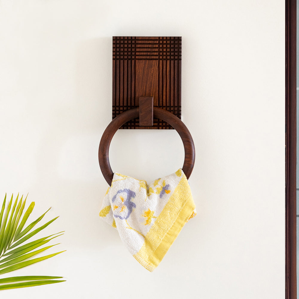 'Checkered Frame' Handcrafted Towel Ring Holder (Sheesham Wood)