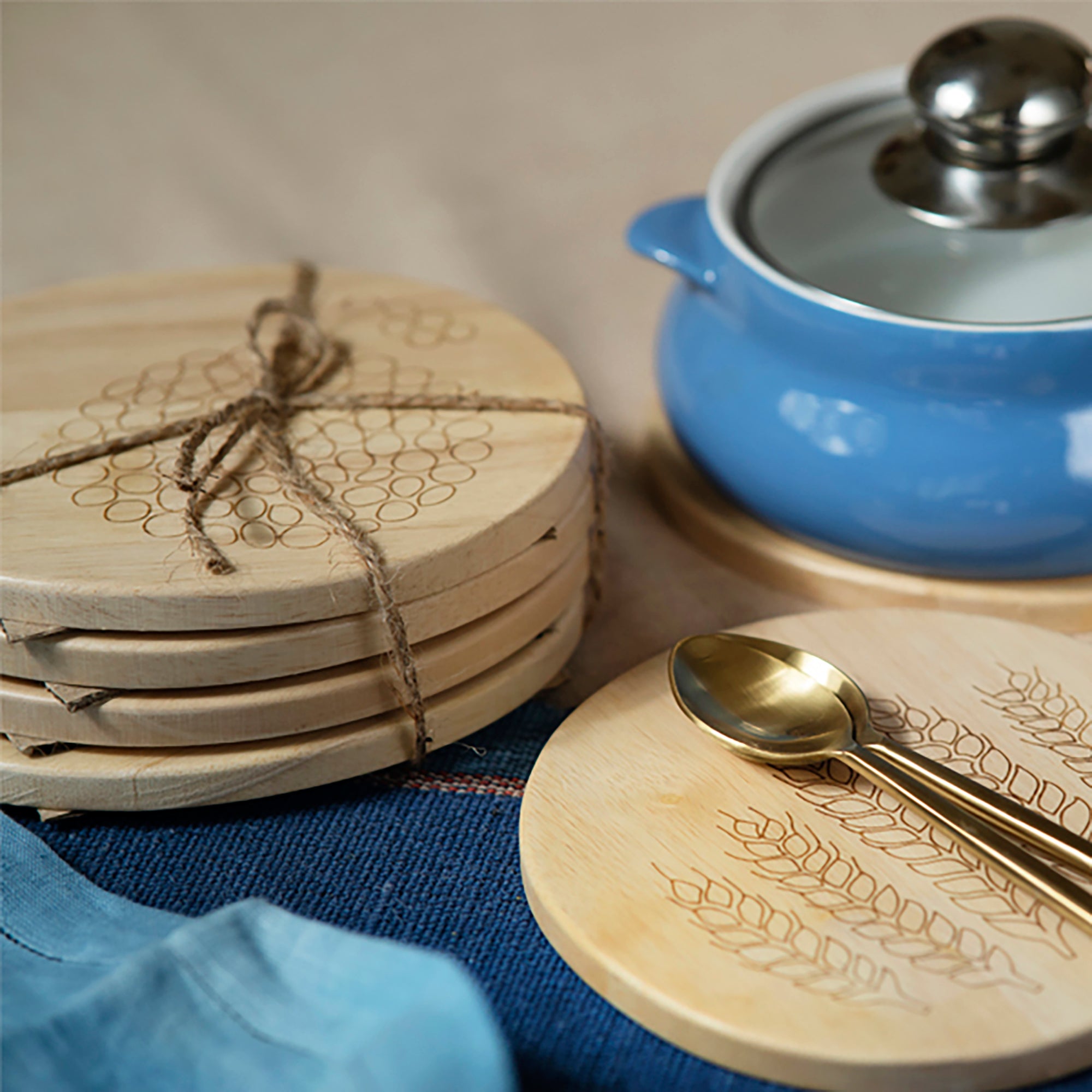 Buy Harvest Rubber Wood Beige Trivets (Set of 4) Online – iTokri आई.टोकरी