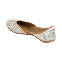 Silver Luna Women's Kolhapuri Leather Jutti