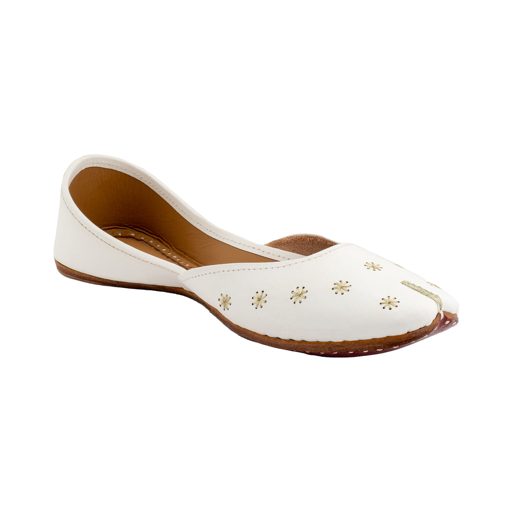 White Vanilla Women's Kolhapuri Leather Jutti