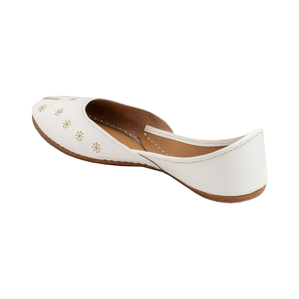 White Vanilla Women's Kolhapuri Leather Jutti