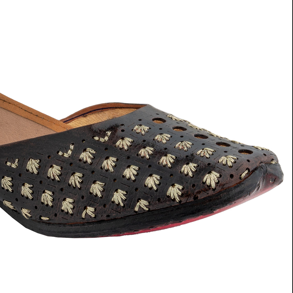 Black Starry Nights Women's Kolhapuri Leather Jutti