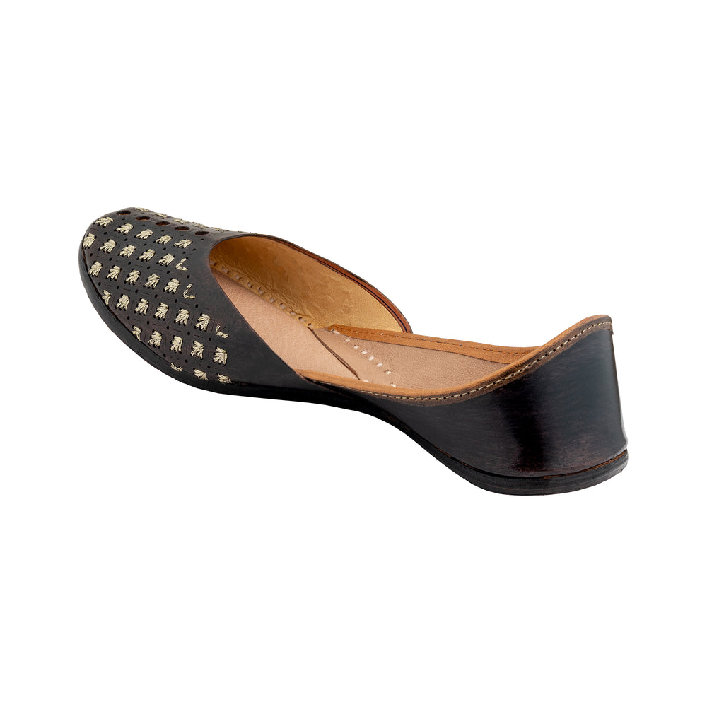 Black Starry Nights Women's Kolhapuri Leather Jutti