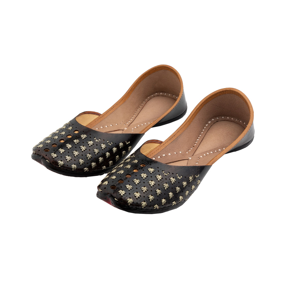 Black Starry Nights Women's Kolhapuri Leather Jutti