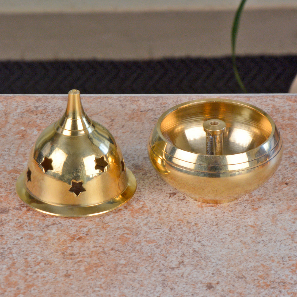 Covered Brass Akhand Jyoti Diya for Pooja (5.5 cm x 5.5 cm x 8 cm , 90 gm)