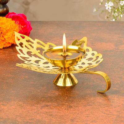 Brass Betel Leaf Shaped Cutwork Pooja Diya with Handle (L x B x H : 15 x 12 x 3 cm , Weight : 70 gm)