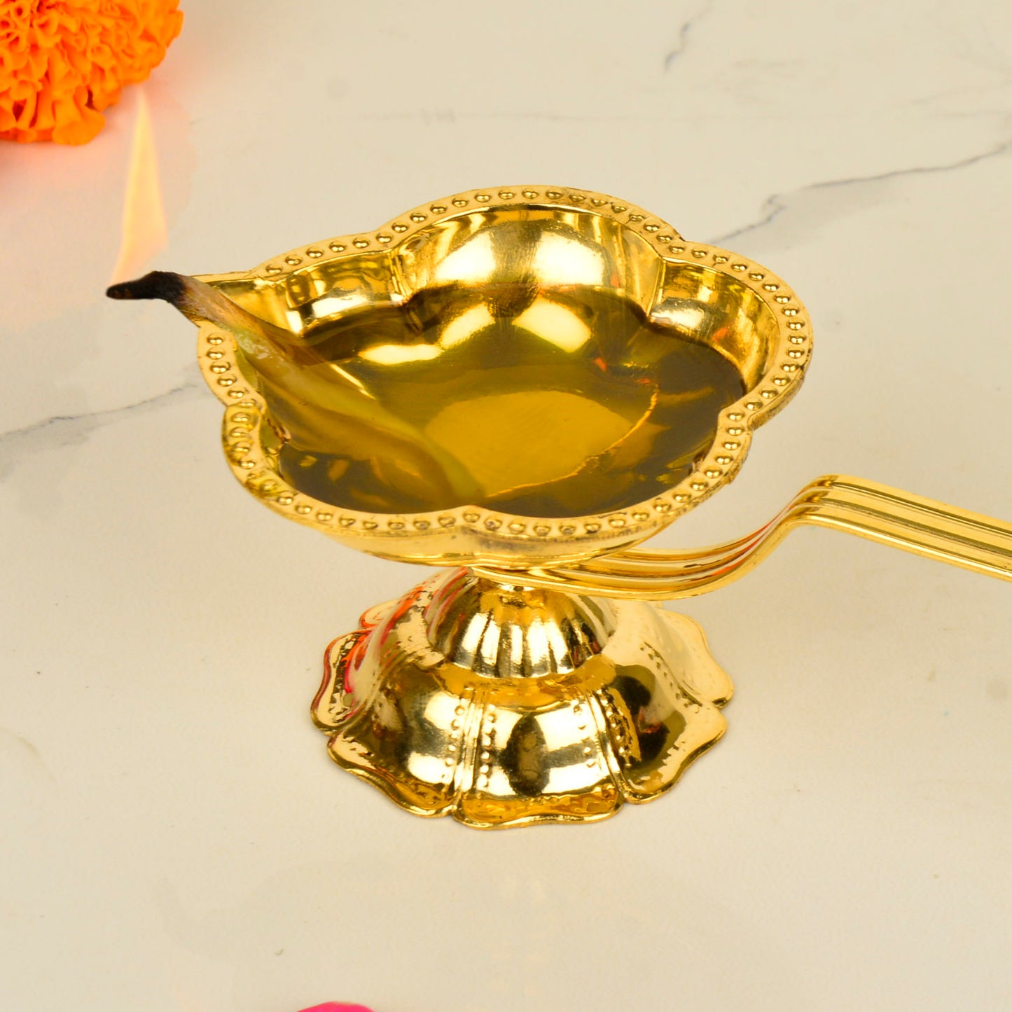 Brass Decorative Pooja Aarti Diya with Handle