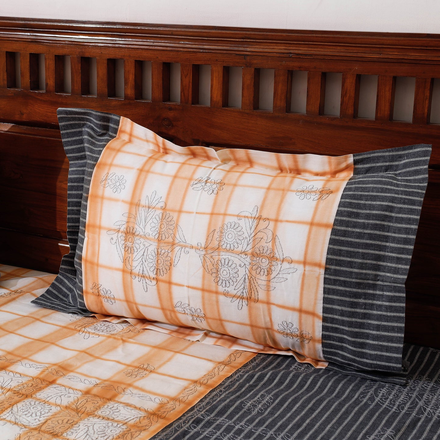 chikankari double bed cover set
