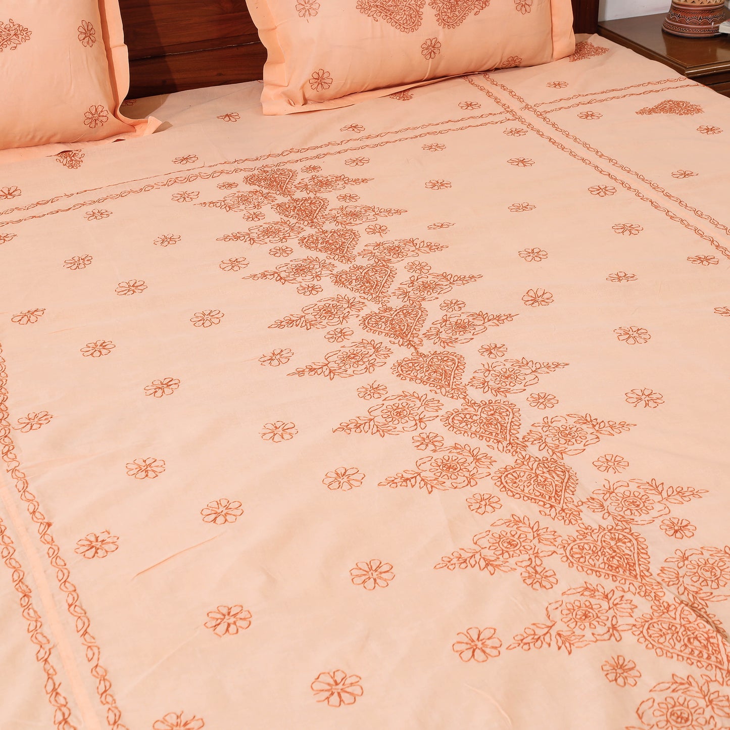 chikankari double bed cover set