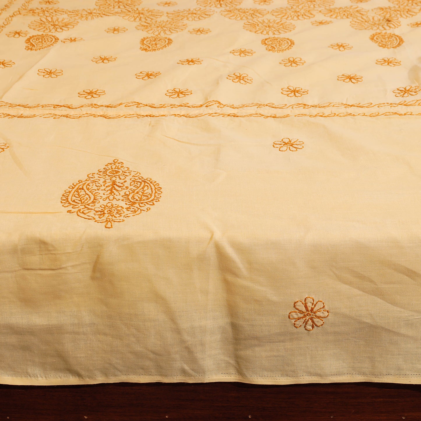 chikankari double bed cover set