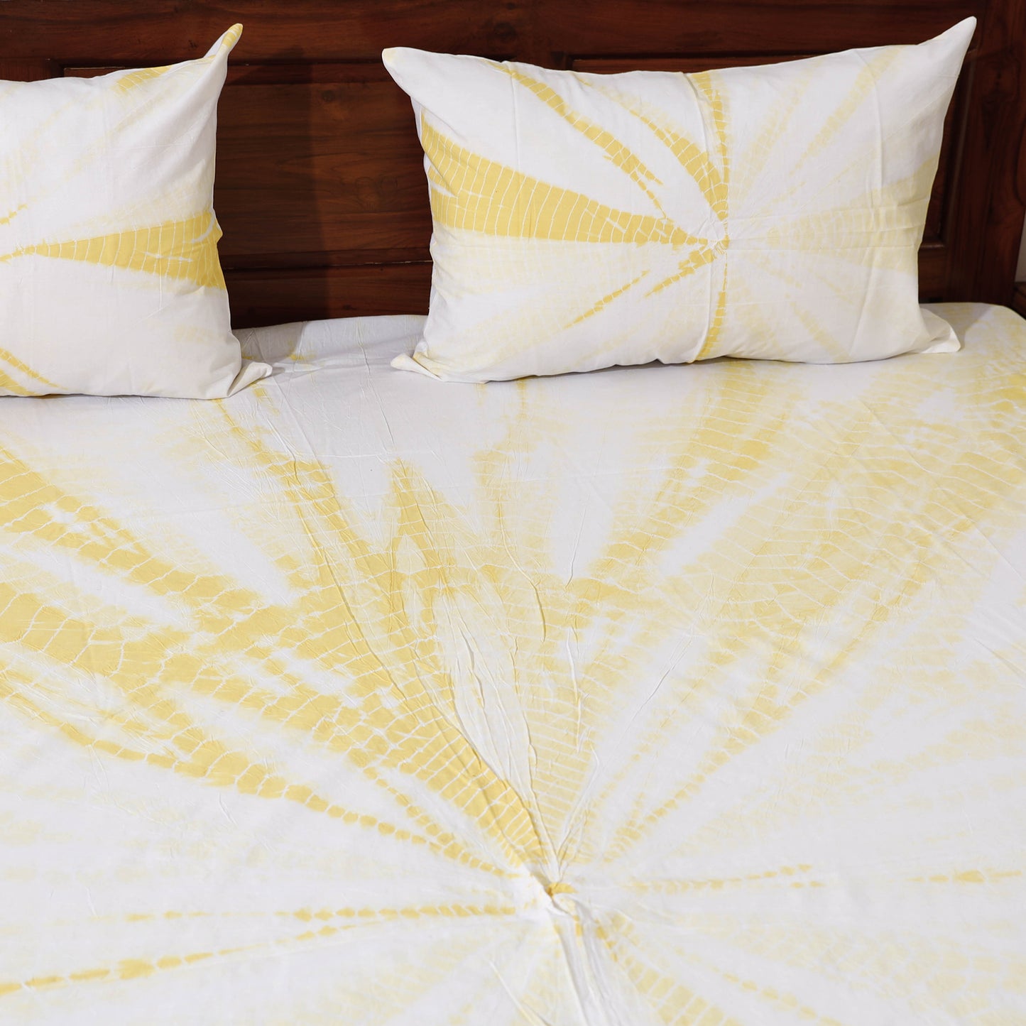 White - Shibori Tie-Dye Cotton Double Bed Cover with Pillow Covers (108 in x 90 in)