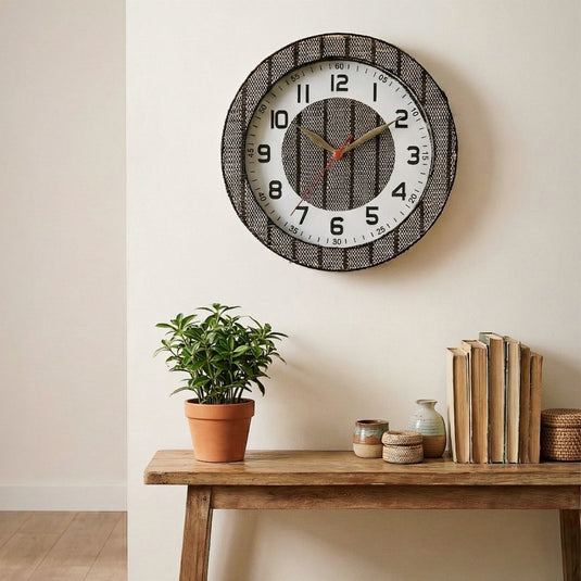 Handcrafted Madur Grass Wall Clock (10 x 10 in)