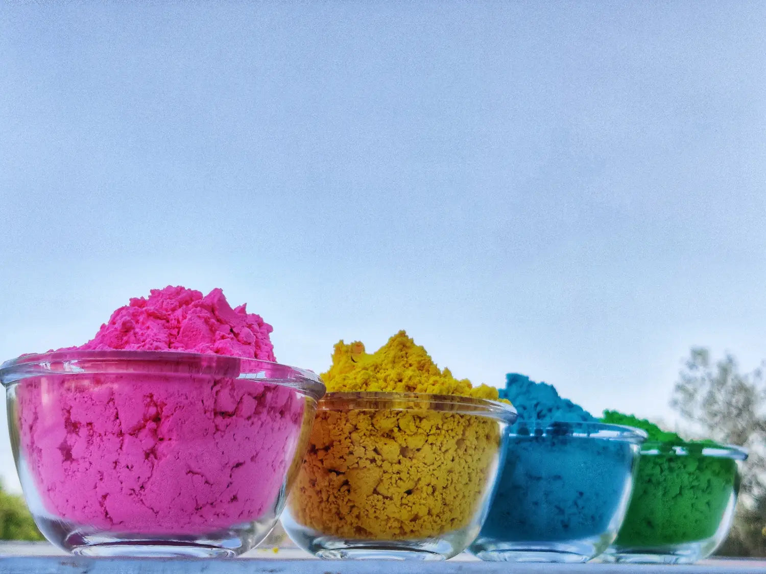 5 reasons why kids should play holi with organic colours