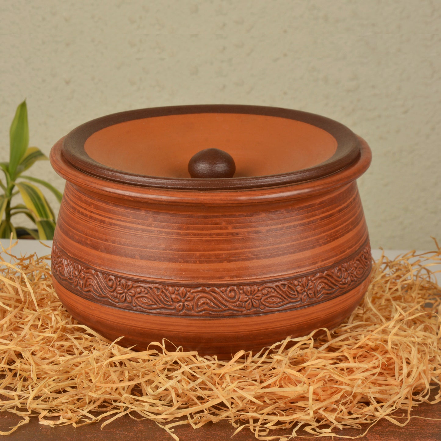 Handcrafted Earthenware Clay Handi / Pot with Lid for Cooking / Serving  ( Brown , 2 Litre)