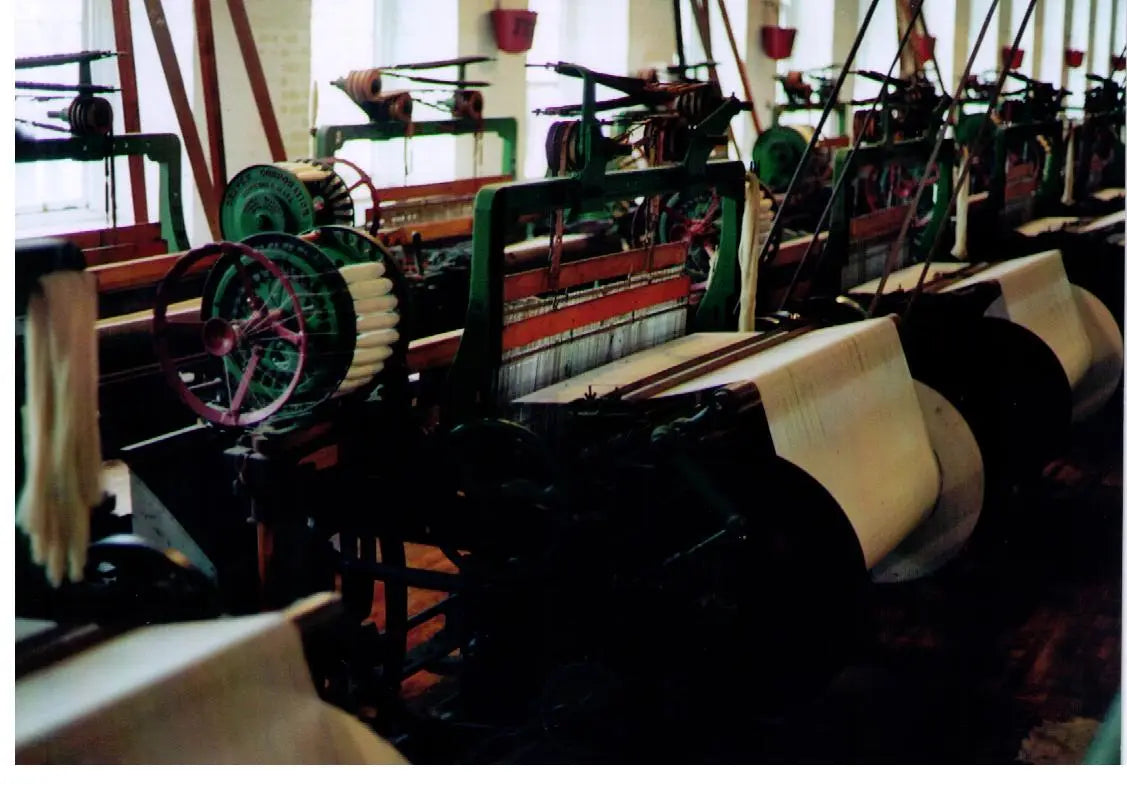 The difference between power looms and hand