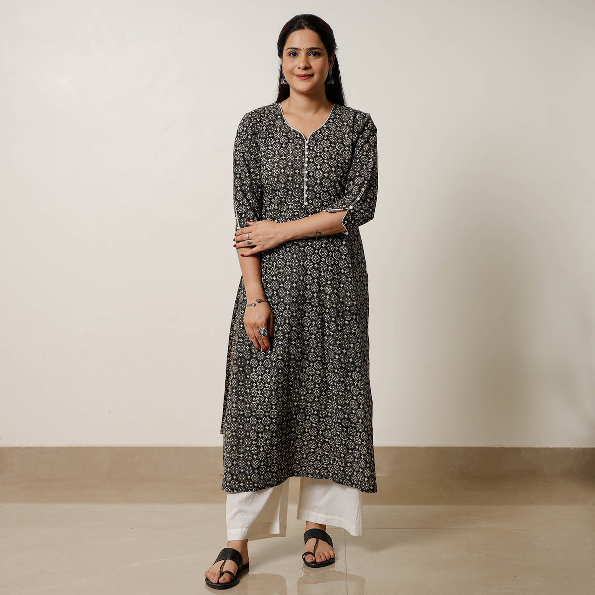 Black & White Geometric Floral Buti Bagru Hand Block Printed Cotton Straight Long Kurta 04