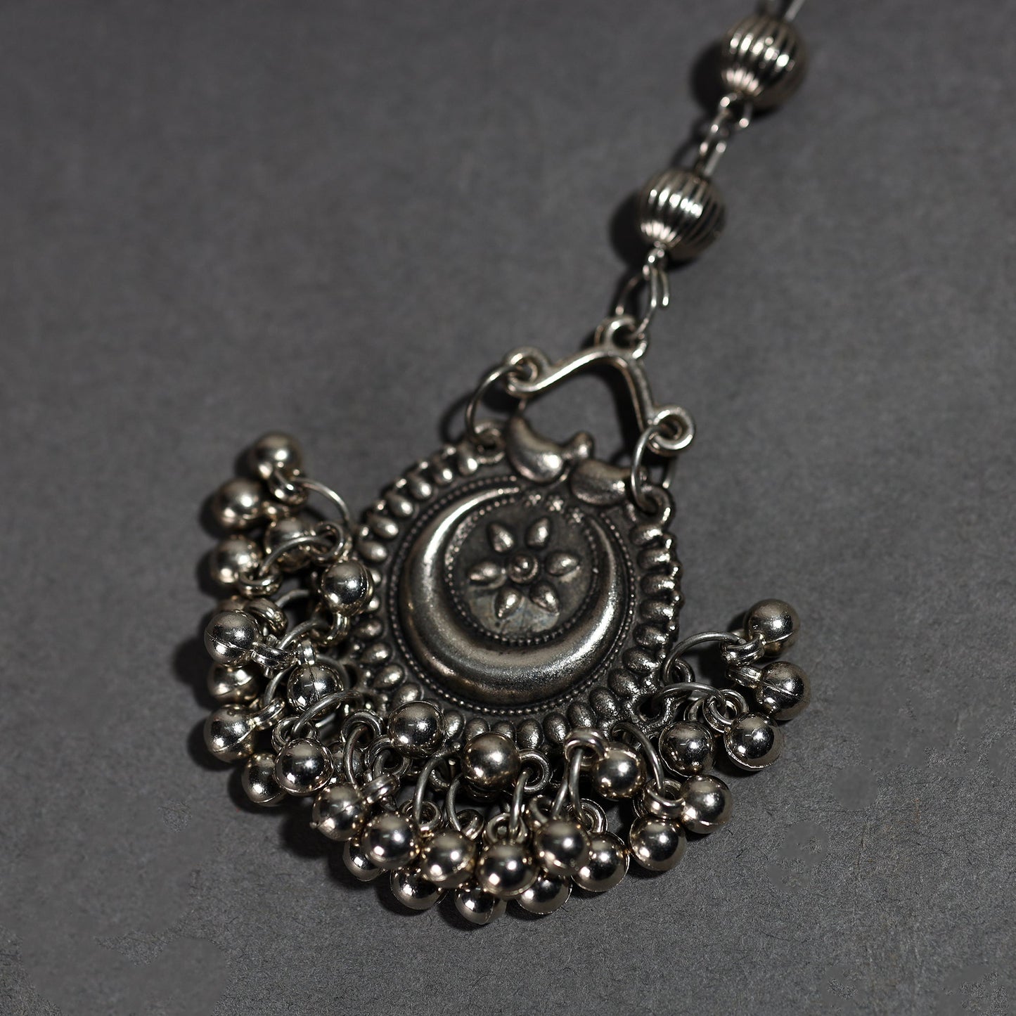 Buy Antique Finish Oxidised White Metal Maang Tikka 16 Online at iTokri.com