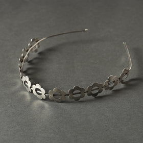 Buy Antique Silver Finish Oxidised Brass Base Hair Band Online at iTokri.com