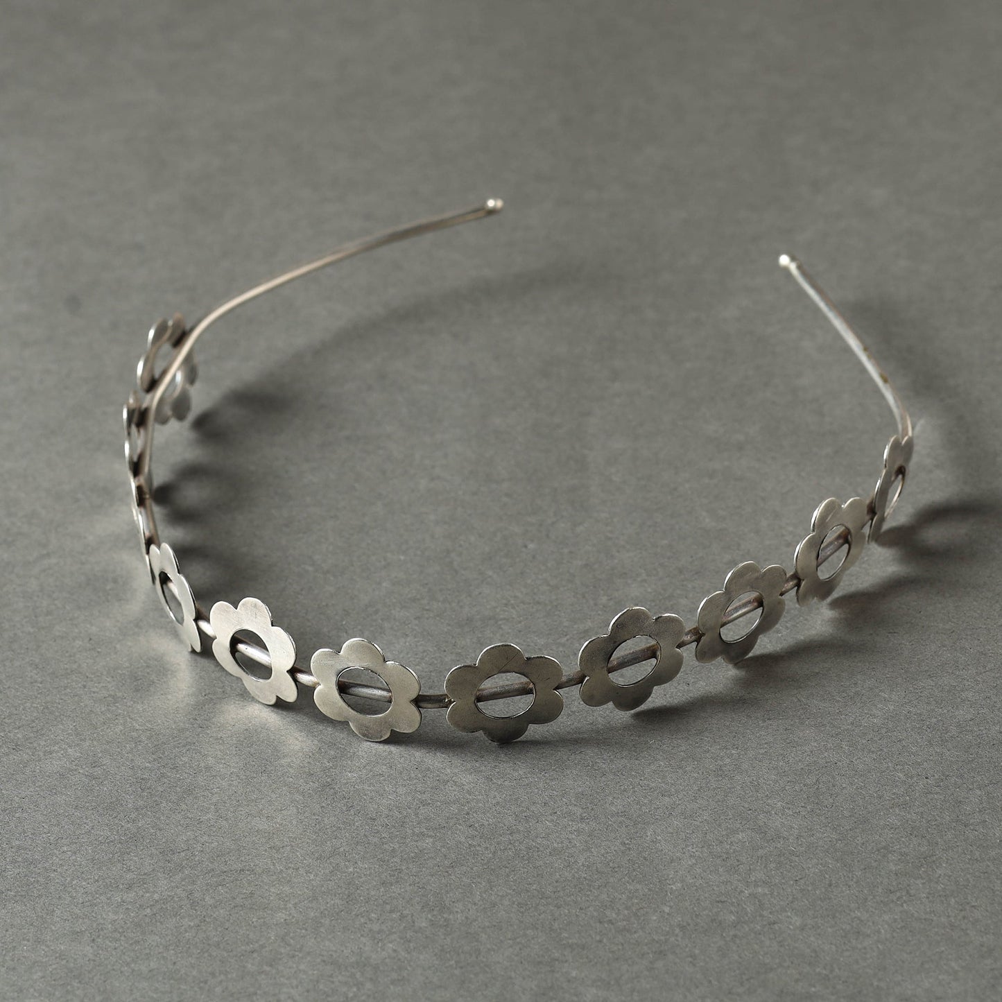 Buy Antique Silver Finish Oxidised Brass Base Hair Band Online at iTokri.com
