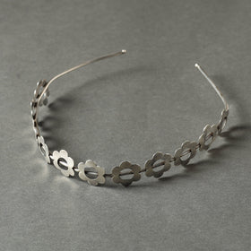 Buy Antique Silver Finish Oxidised Brass Base Hair Band Online at iTokri.com