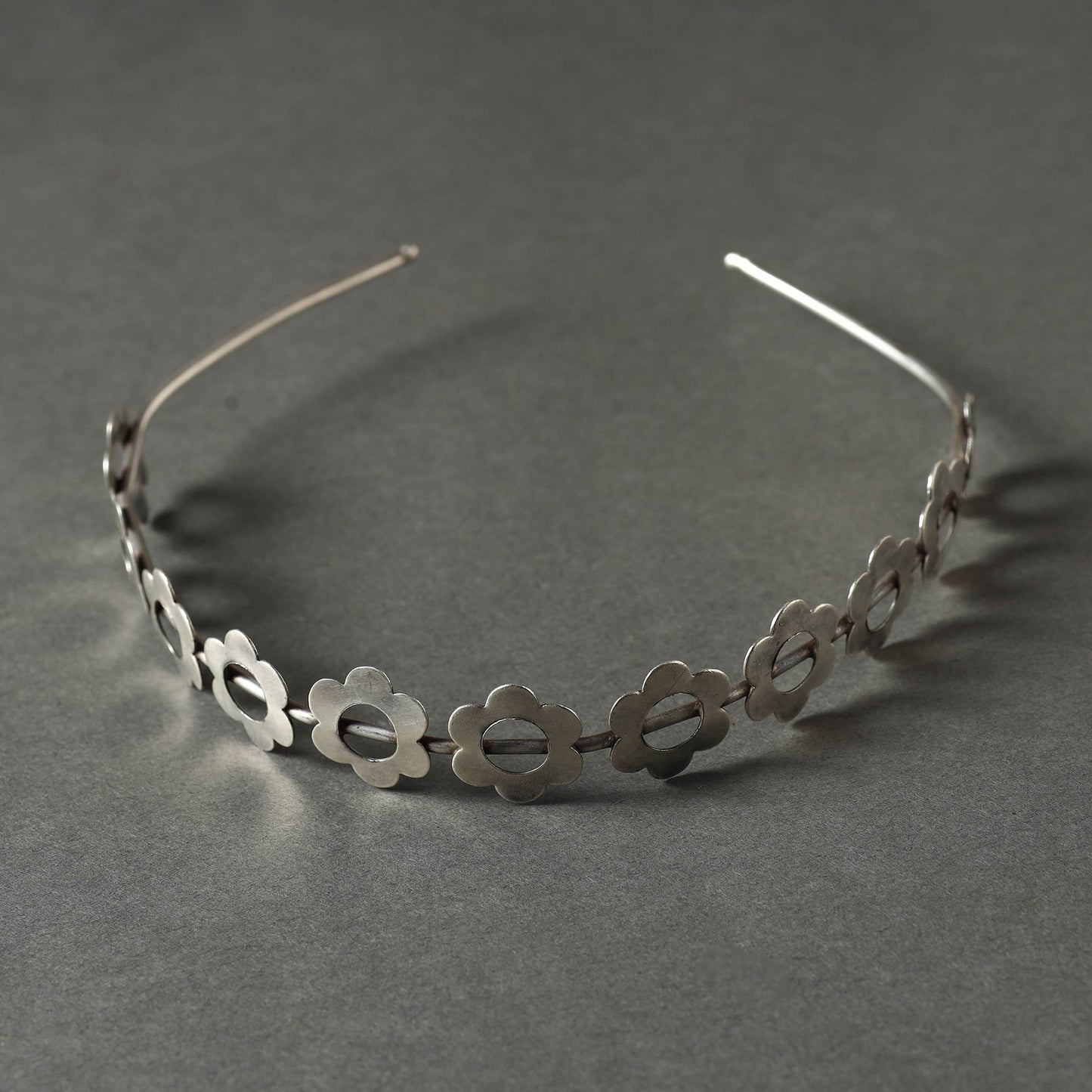 Buy Antique Silver Finish Oxidised Brass Base Hair Band Online at iTokri.com