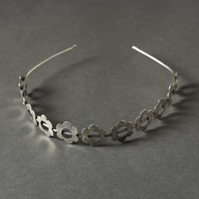 Buy Antique Silver Finish Oxidised Brass Base Hair Band Online at iTokri.com