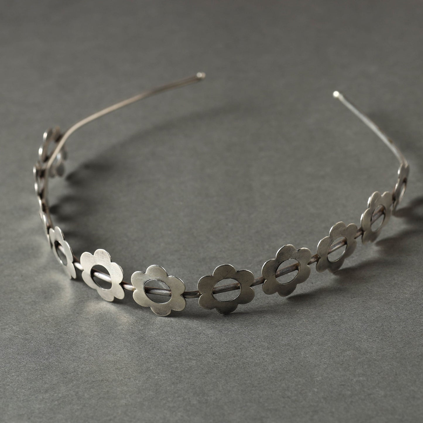 Buy Antique Silver Finish Oxidised Brass Base Hair Band Online at iTokri.com