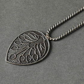 Buy Antique Silver Finish Oxidised Brass Base Juda Pin Online at iTokri.com