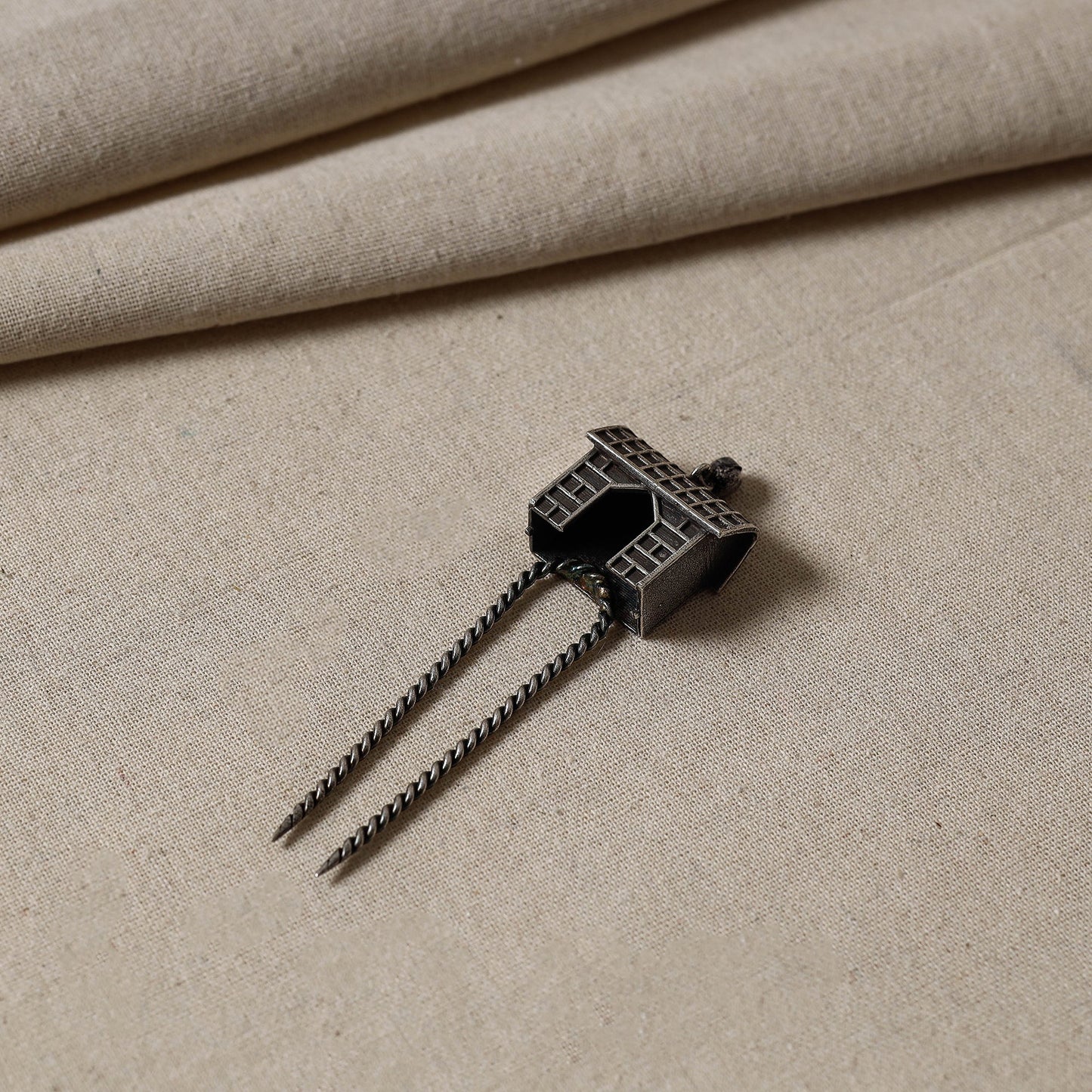  Antique Silver Finish Oxidised Brass Base juda Pin 