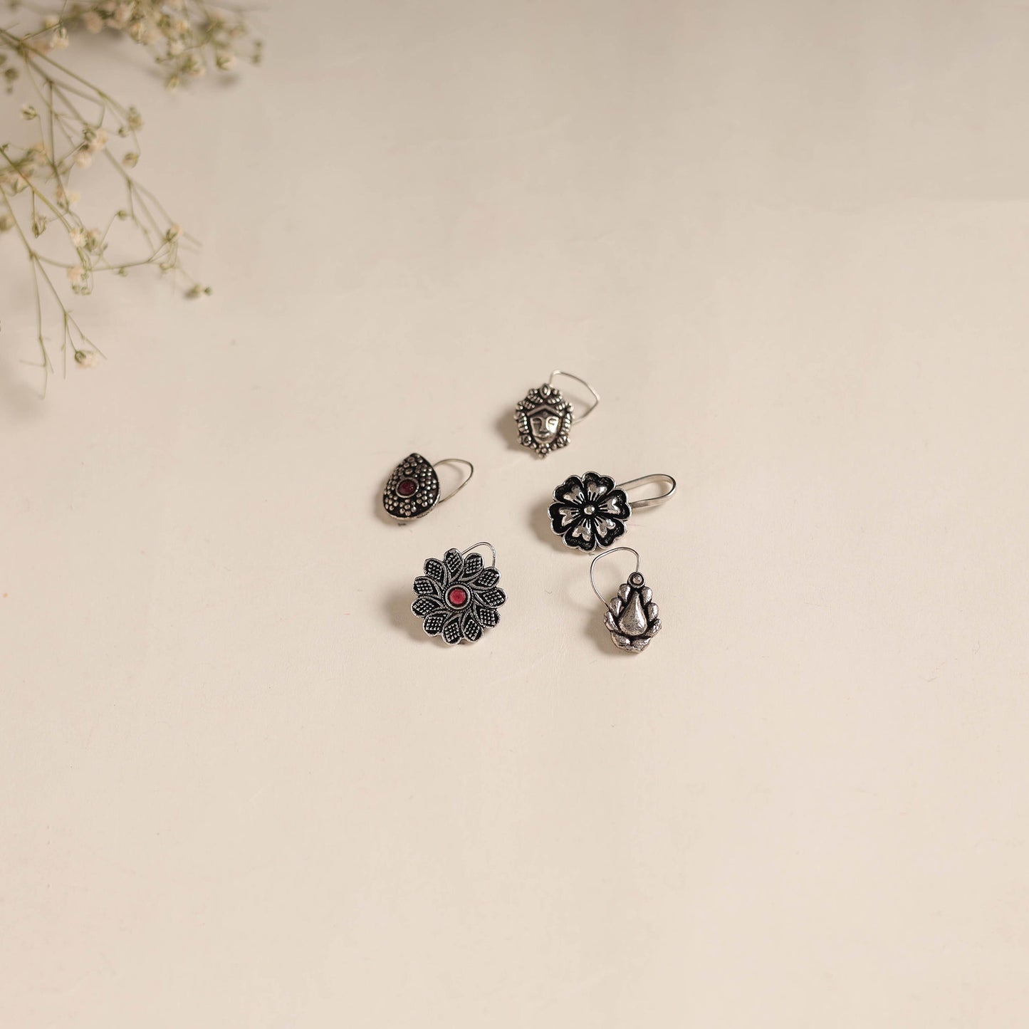 Antique silver finish oxidised stone work nosepin (set