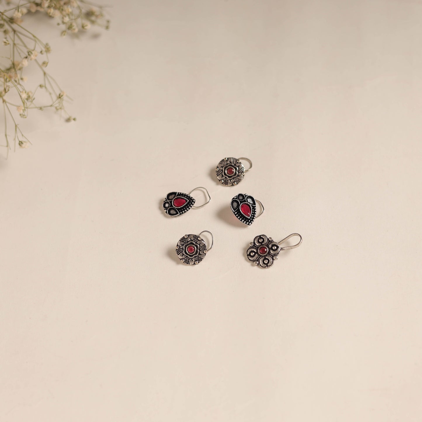 Antique silver finish oxidised stone work nosepin (set