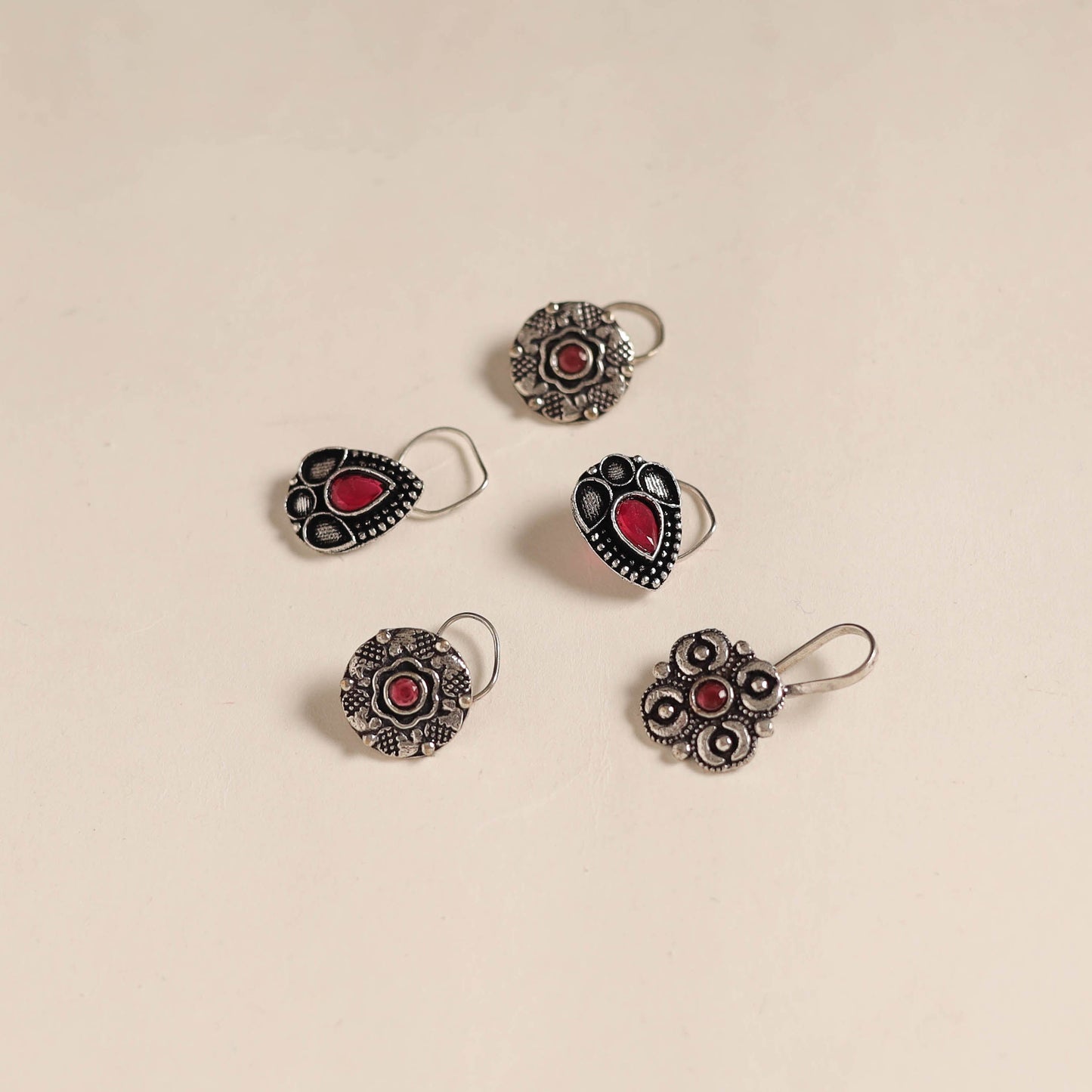 Antique silver finish oxidised stone work nosepin (set