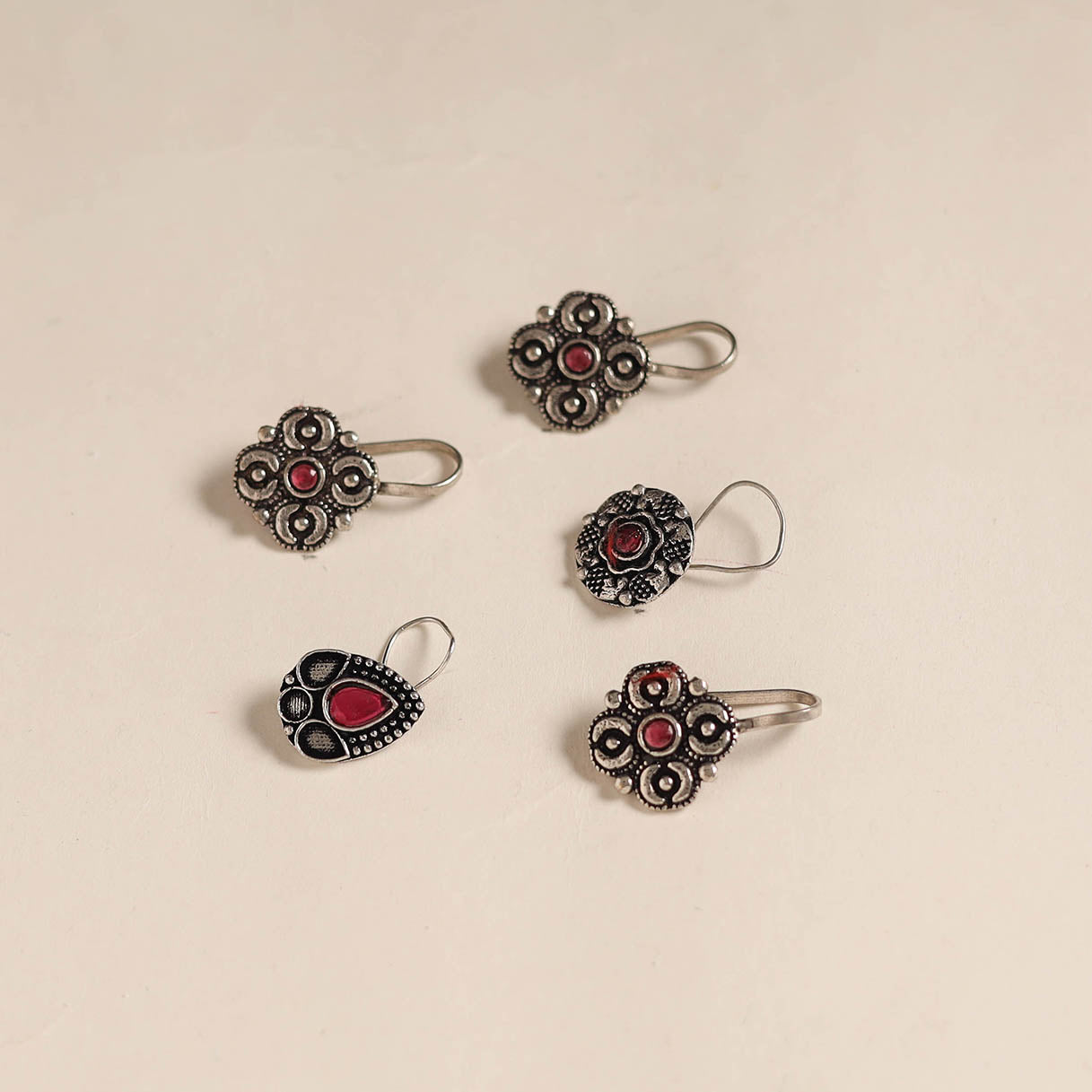 Antique silver finish oxidised stone work nosepin (set