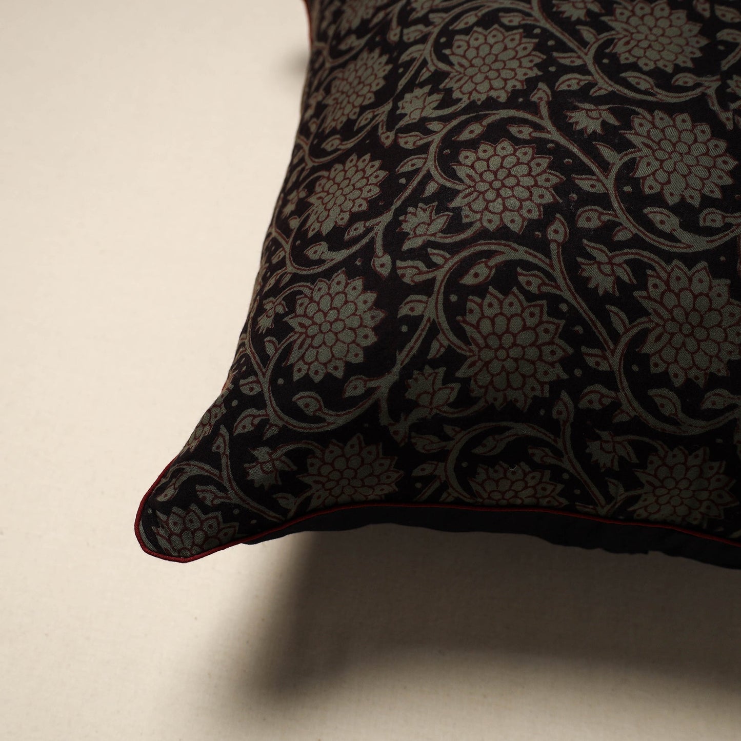 Bagh cotton cushion cover 90 - handcrafted