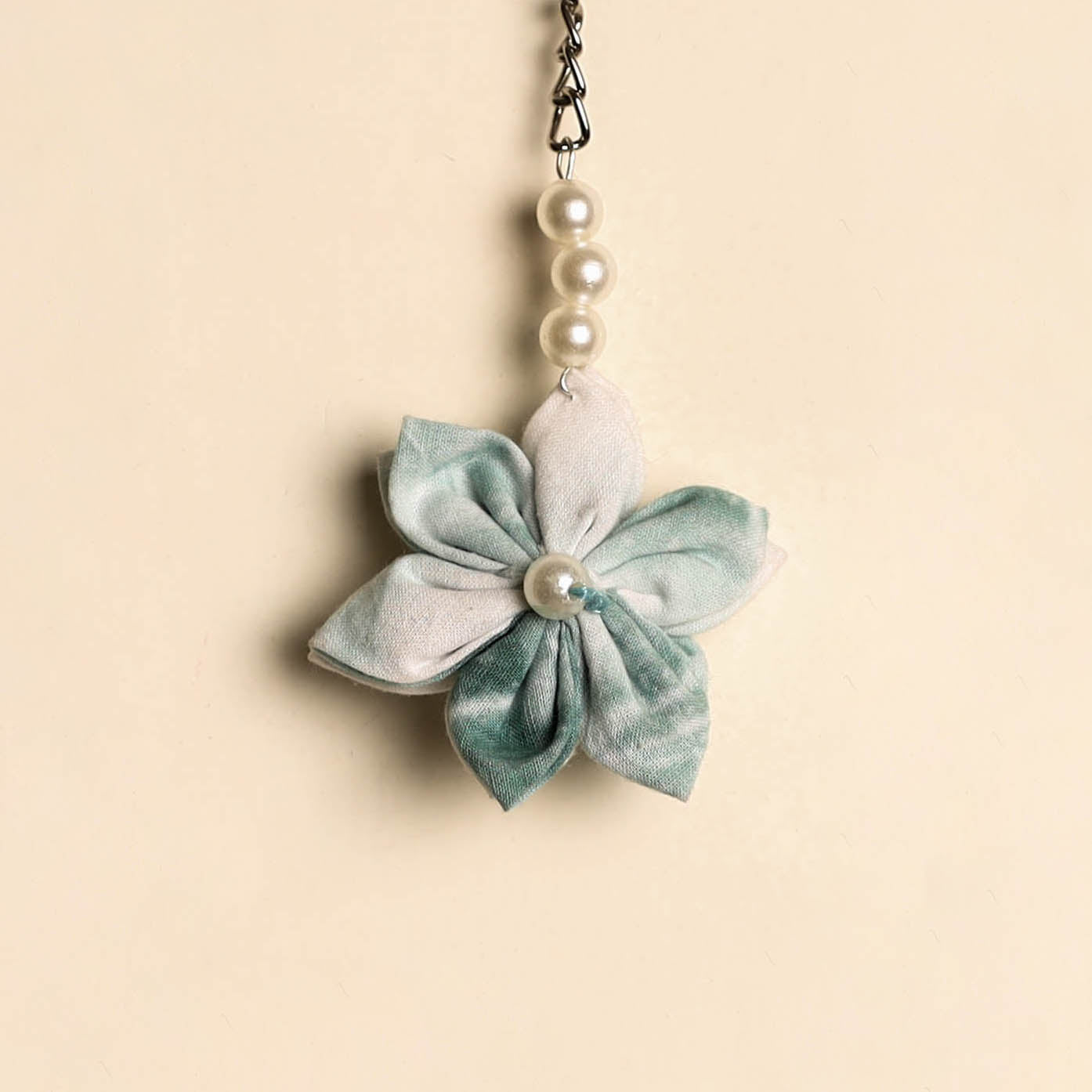 Beaded fabart flower keychain 09 - handcrafted