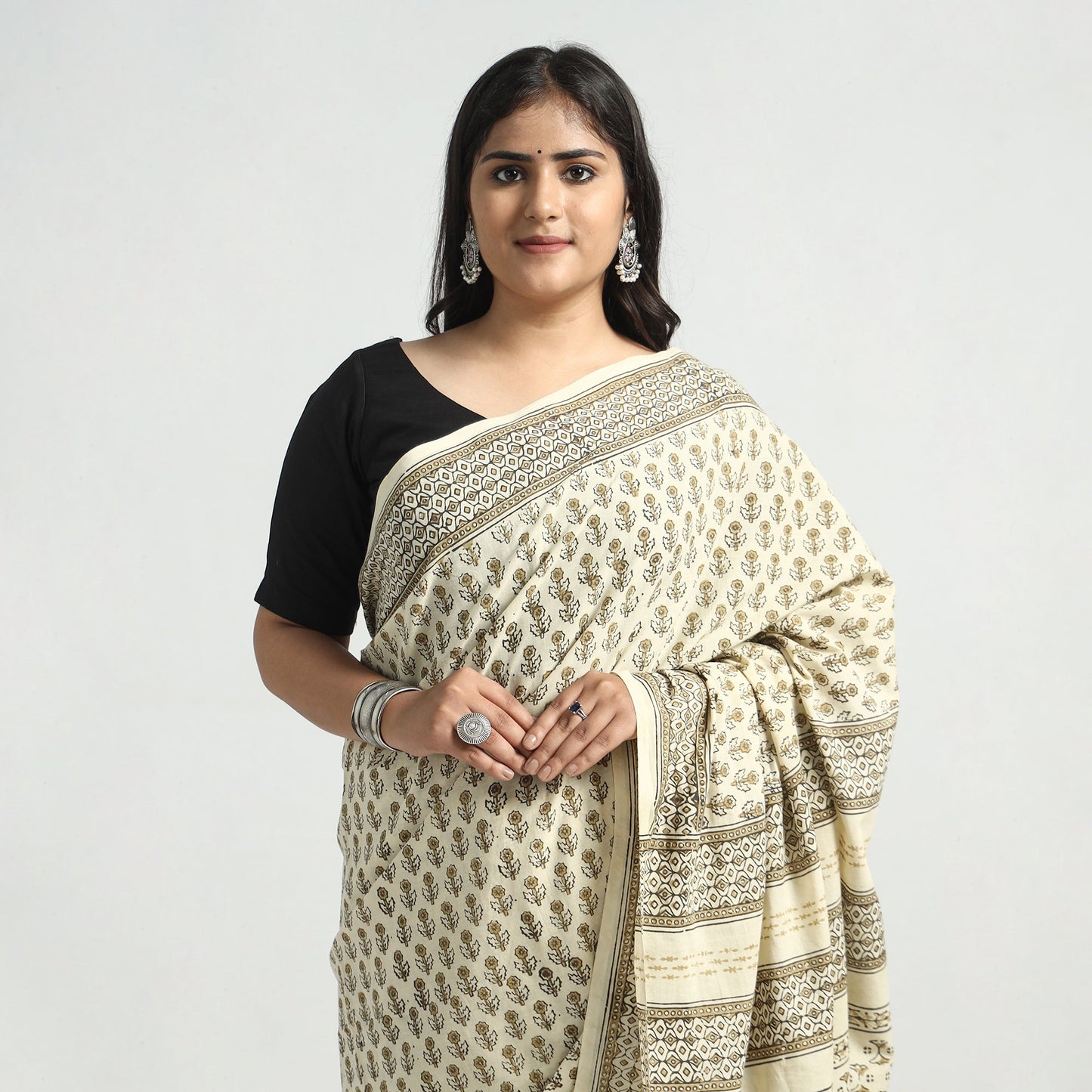 Buy Akola Hand Block Printed Cotton Saree Online at iTokri.com