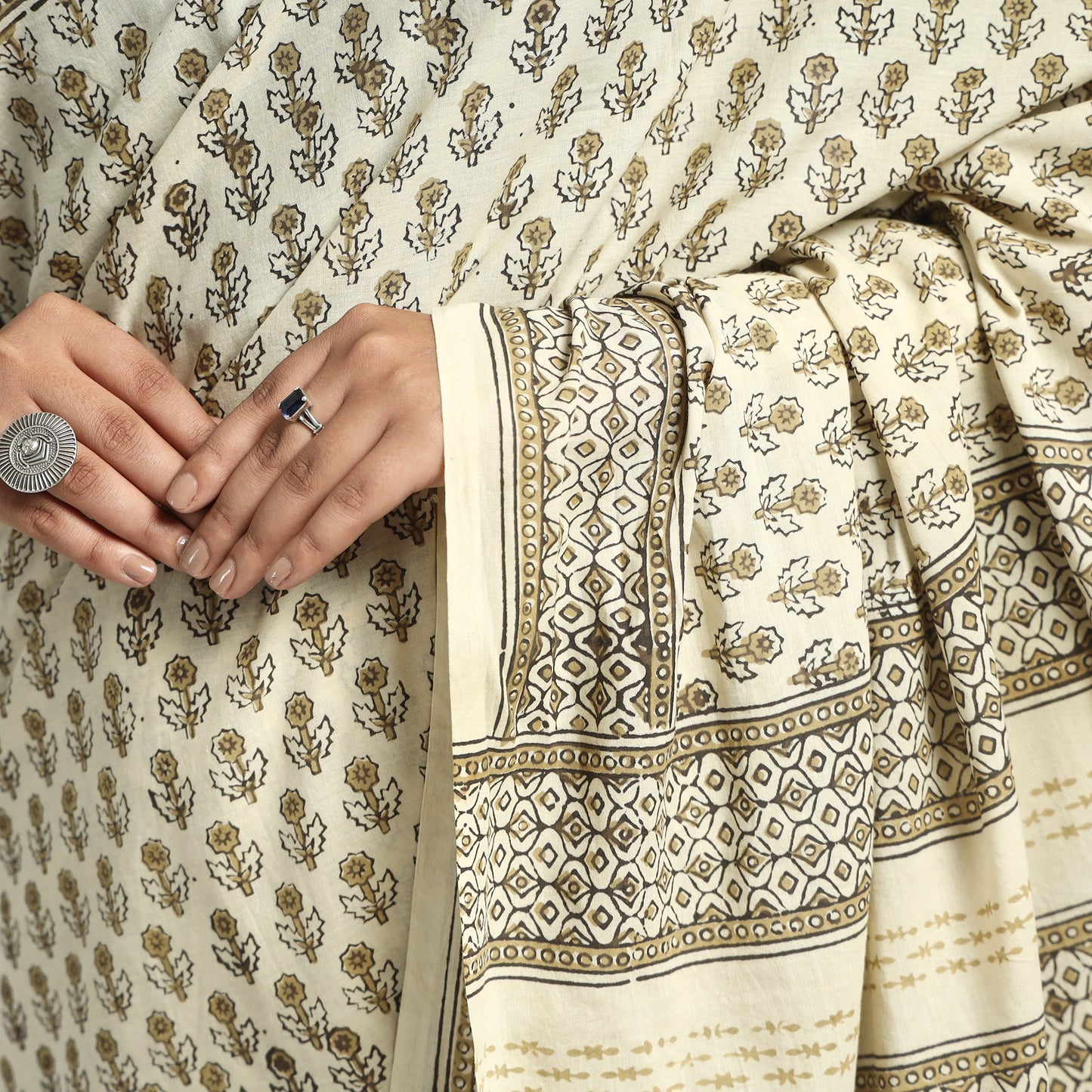Buy Akola Hand Block Printed Cotton Saree Online at iTokri.com