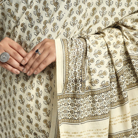 Buy Akola Hand Block Printed Cotton Saree Online at iTokri.com