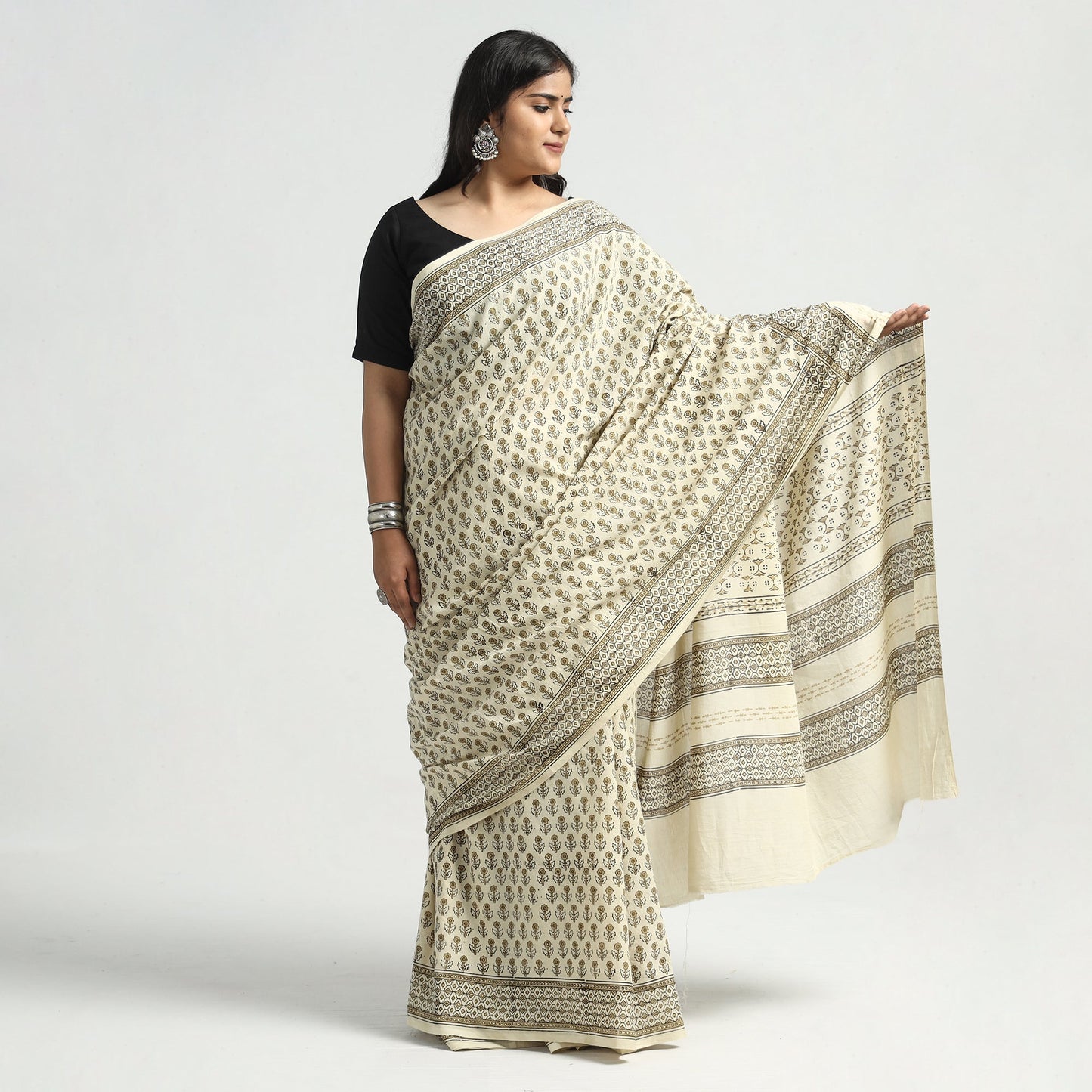 Buy Akola Hand Block Printed Cotton Saree Online at iTokri.com