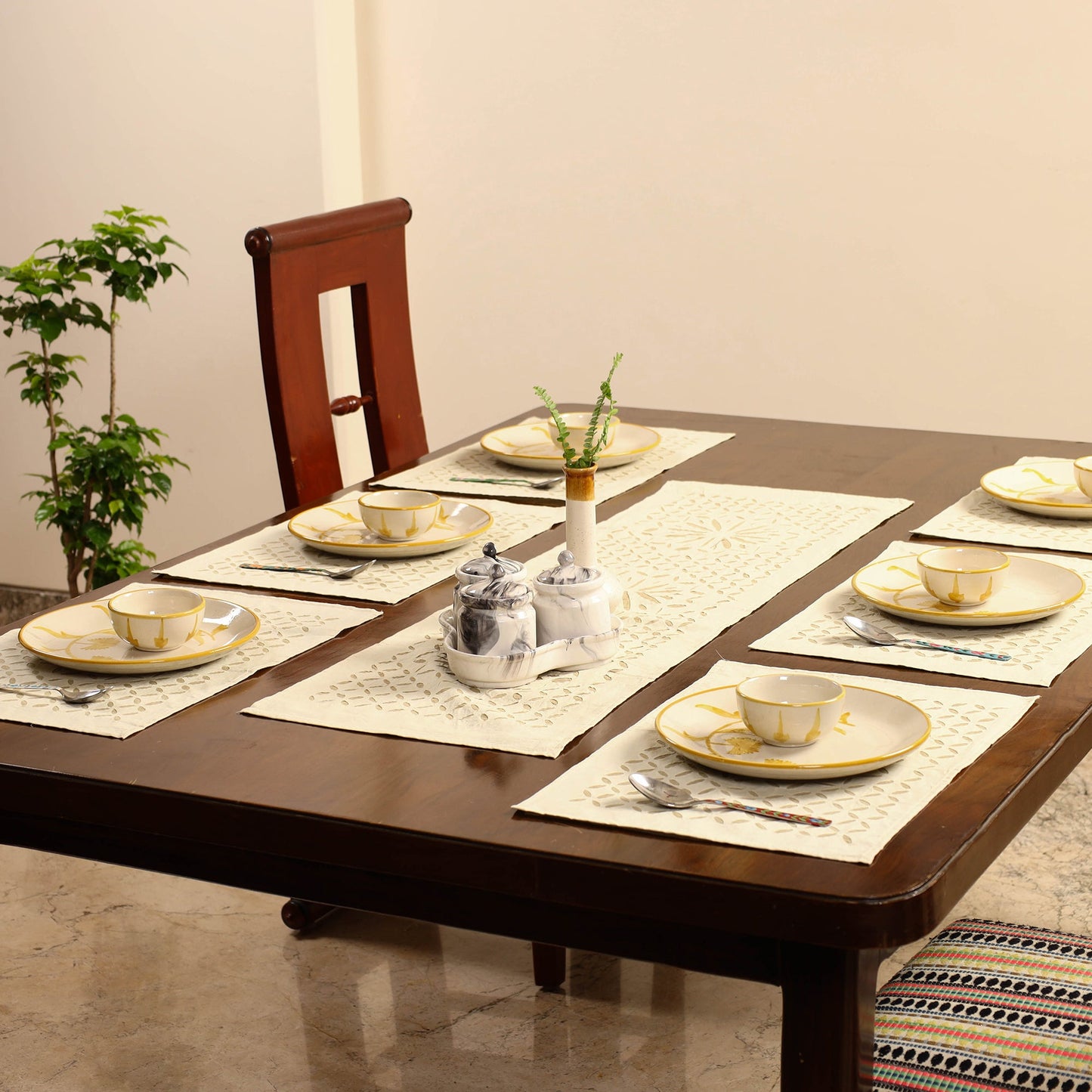 Beige Applique Cotton Table Runner with Table Mat Set