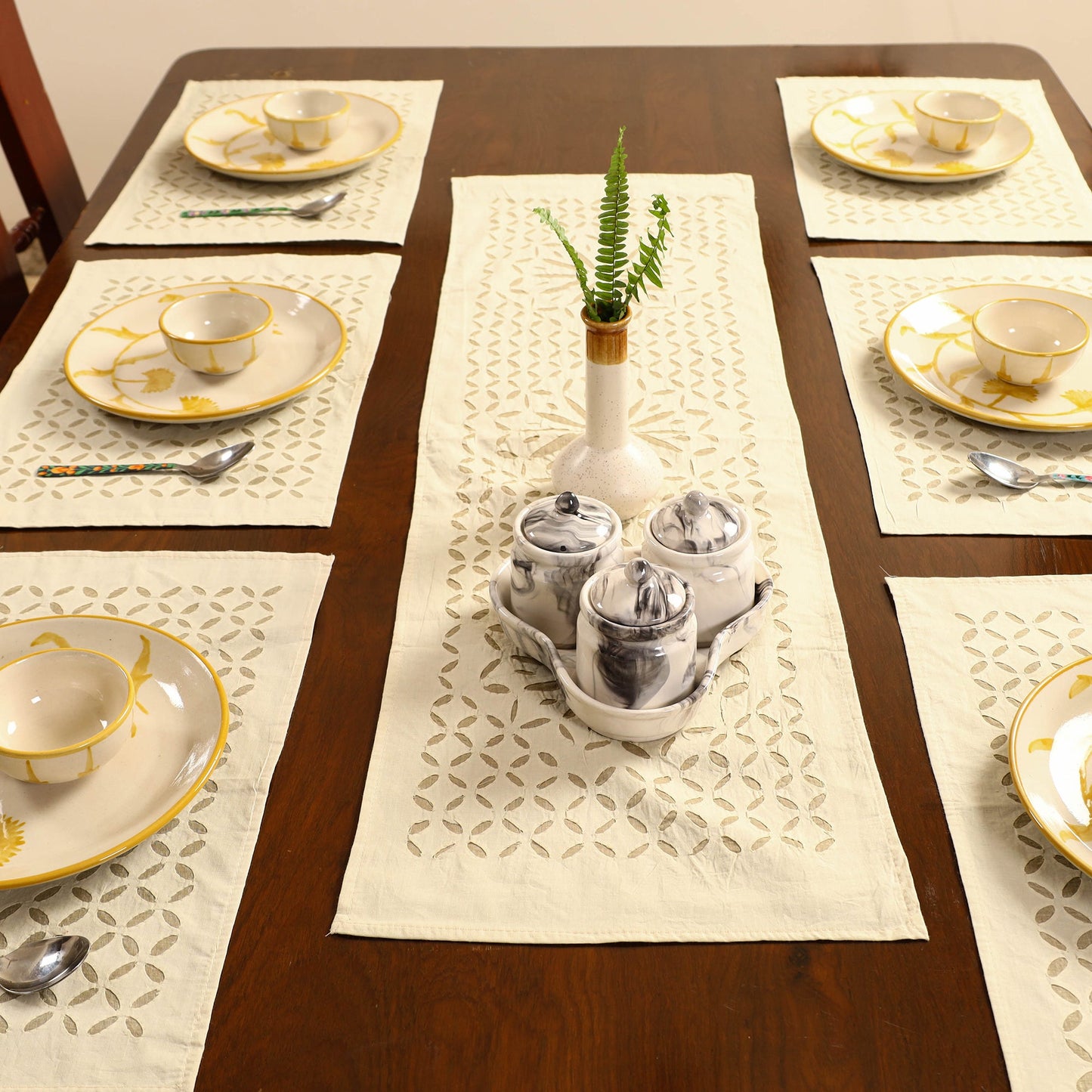 Beige Applique Cotton Table Runner with Table Mat Set